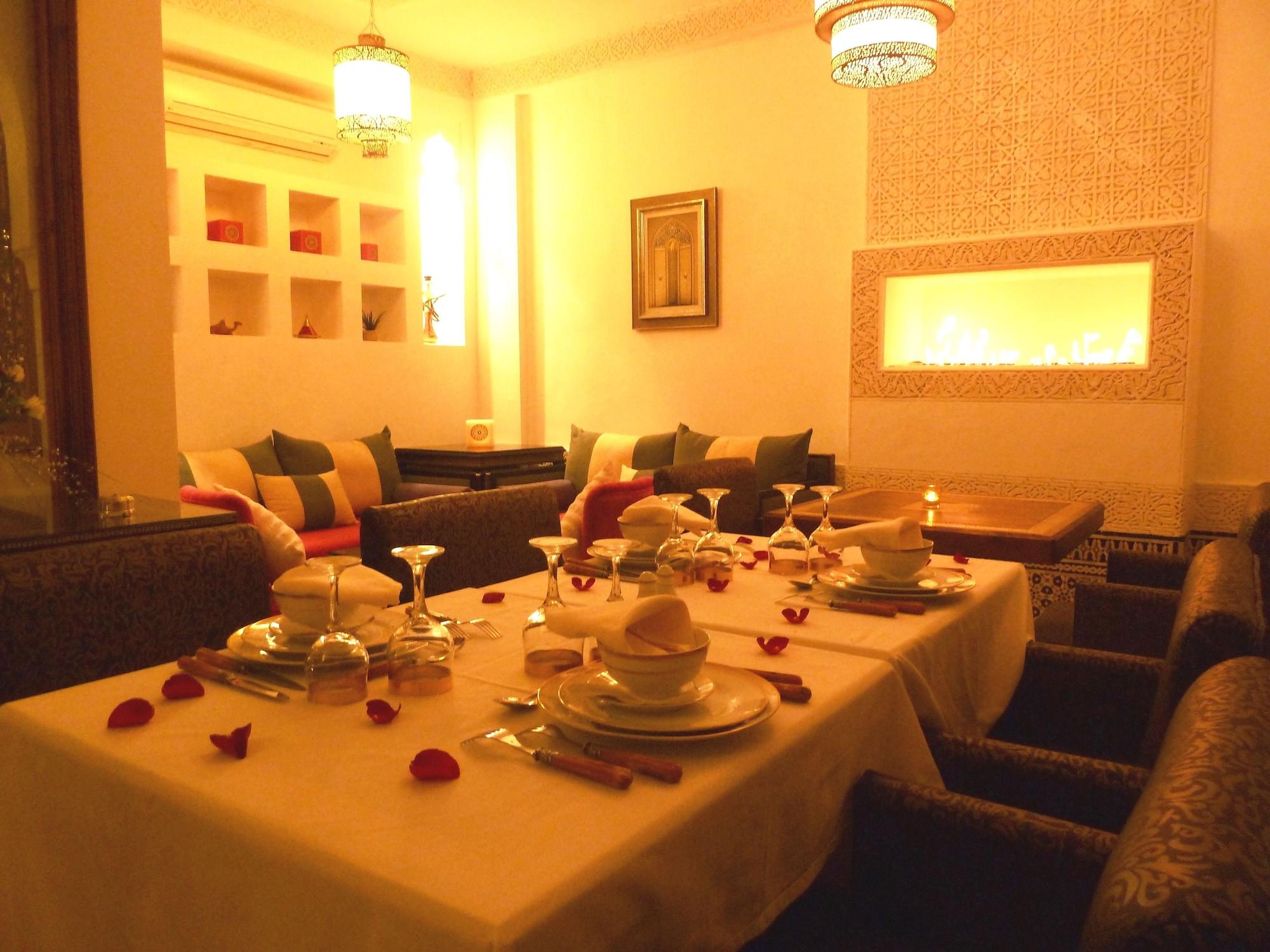 Riad Viva Marrakesh Exterior photo A Moroccan dining room