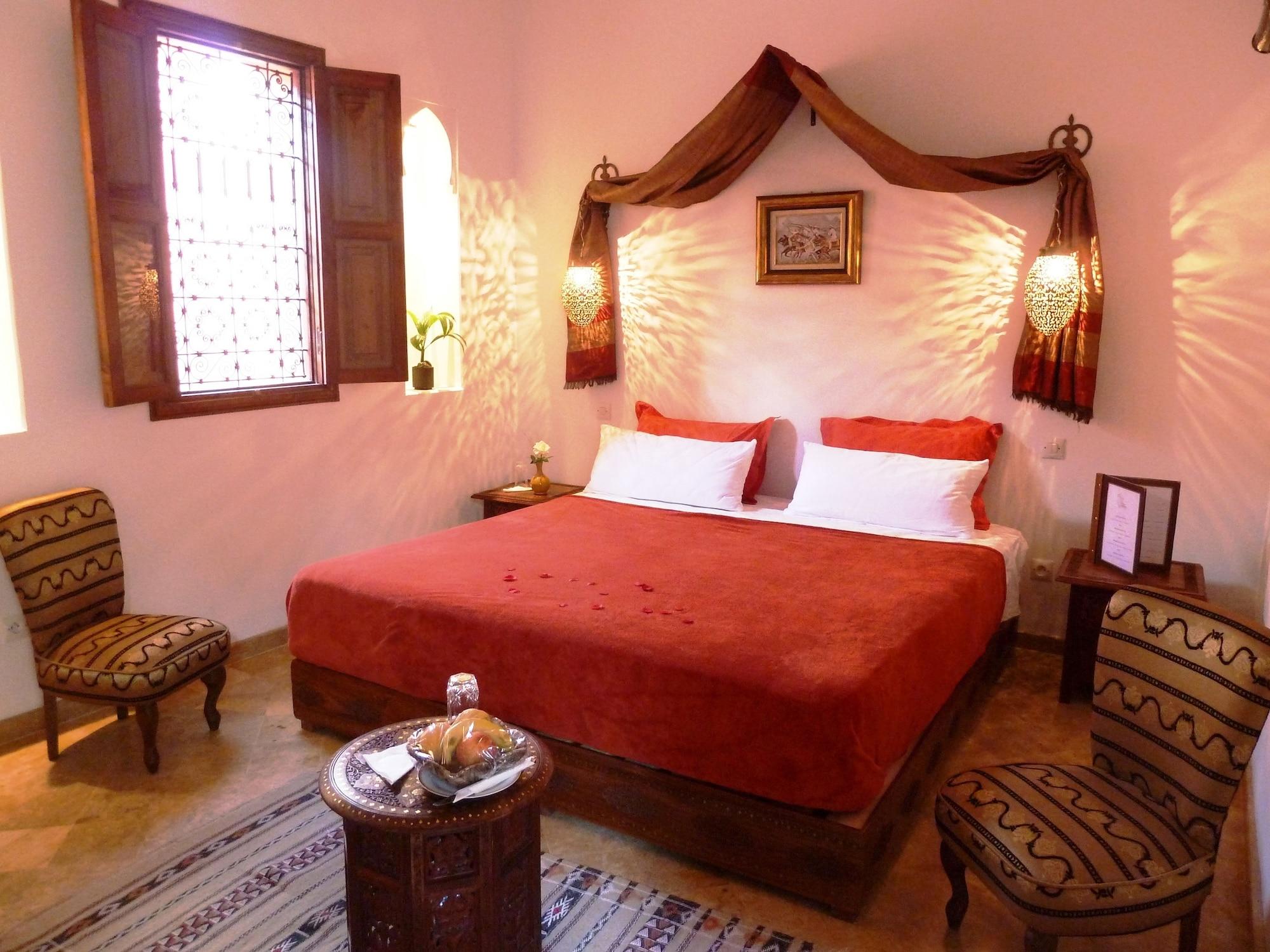 Riad Viva Marrakesh Exterior photo A bedroom in a Moroccan riad