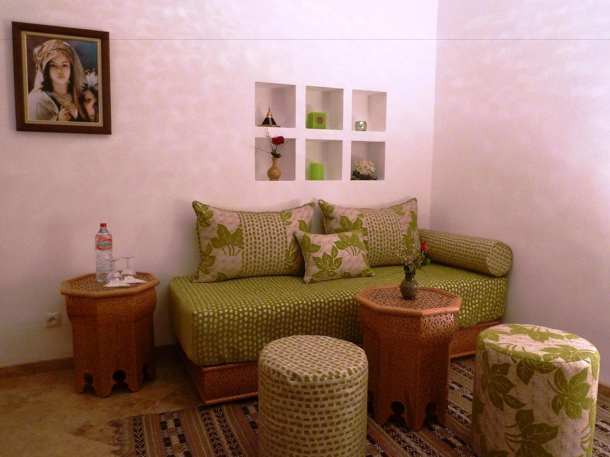 Riad Viva Marrakesh Exterior photo A Moroccan living room