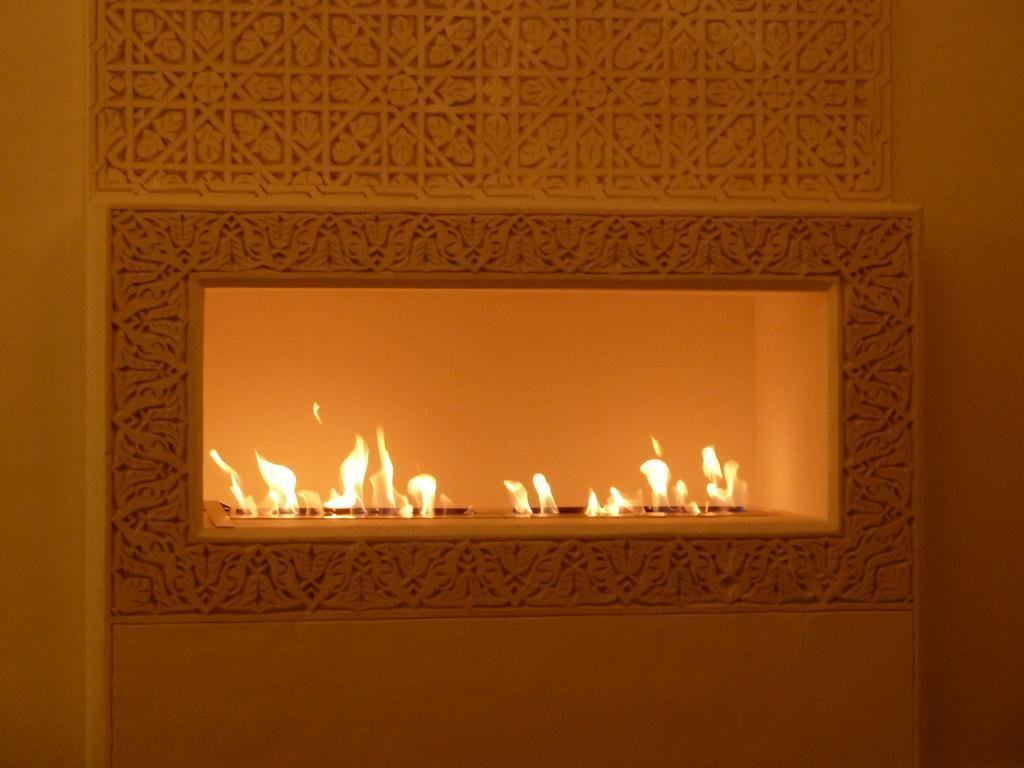 Riad Viva Marrakesh Exterior photo A fireplace in the palace