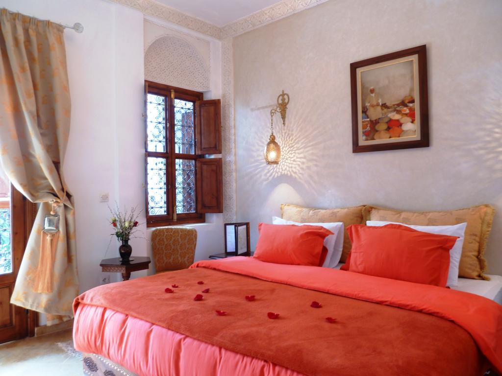 Riad Viva Marrakesh Exterior photo A bedroom in a Moroccan riad