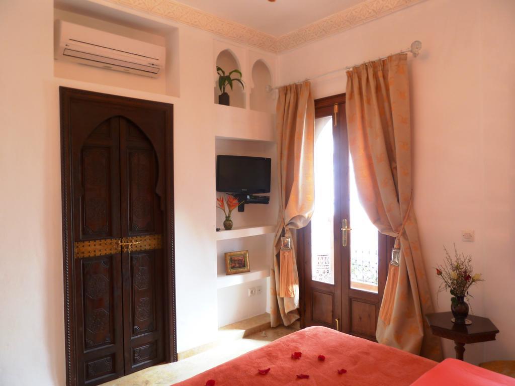 Riad Viva Marrakesh Exterior photo A room at the hotel