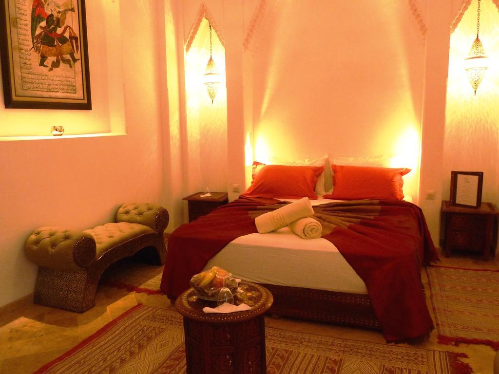 Riad Viva Marrakesh Exterior photo A bedroom in a Moroccan riad