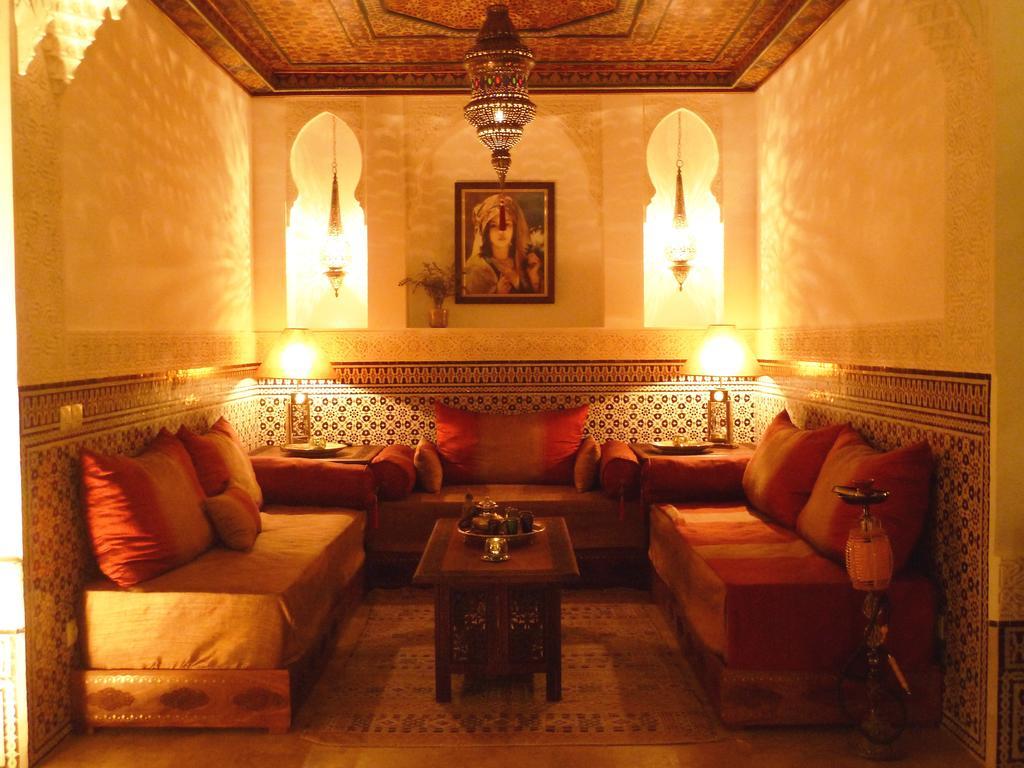 Riad Viva Marrakesh Exterior photo A Moroccan living room