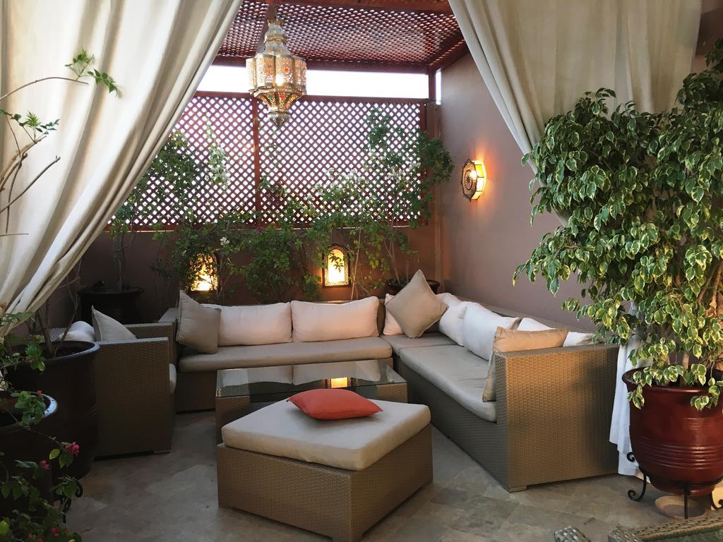 Riad Viva Marrakesh Exterior photo A Moroccan patio