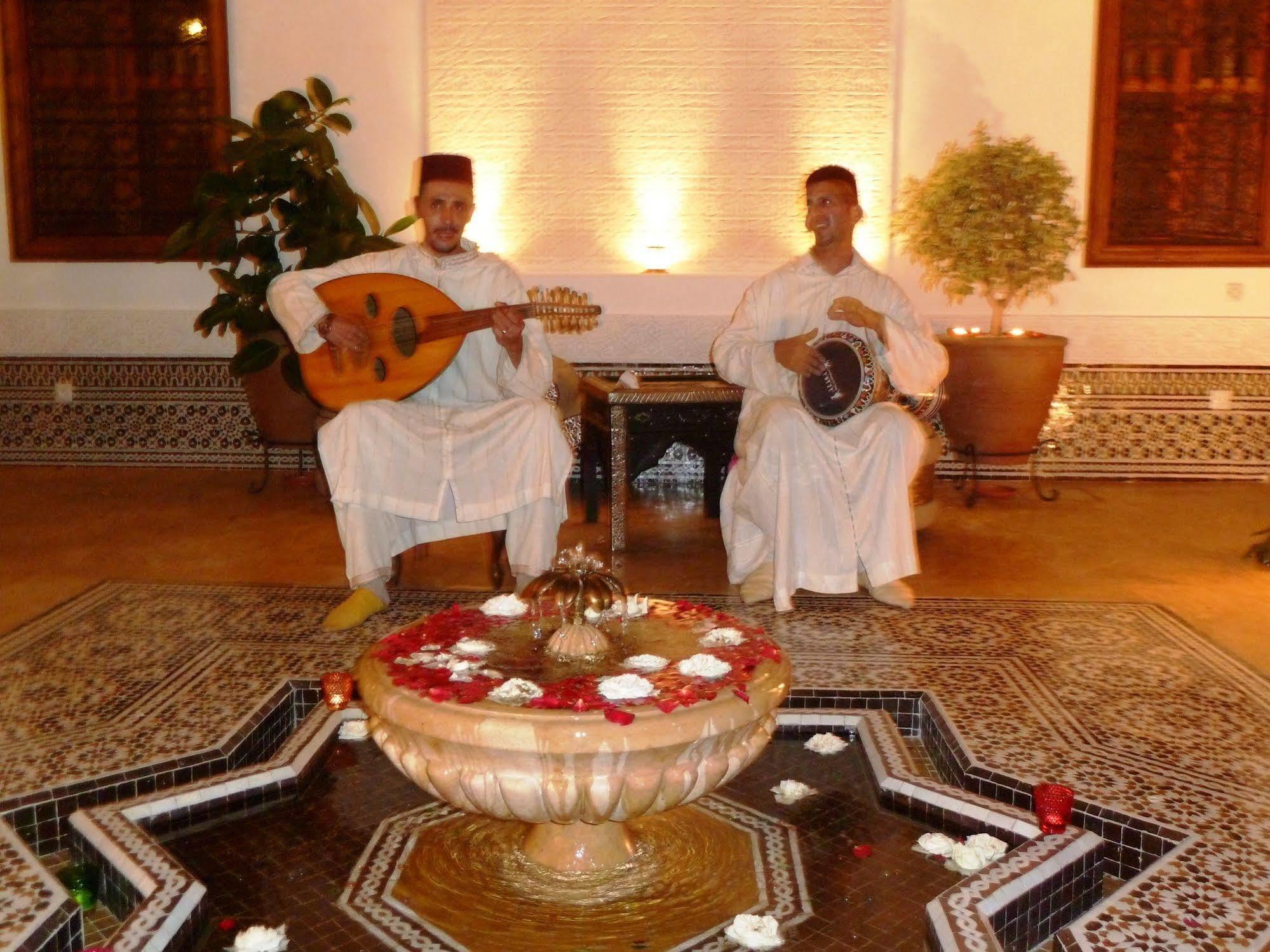 Riad Viva Marrakesh Exterior photo Gnaou musicians in Marrakech